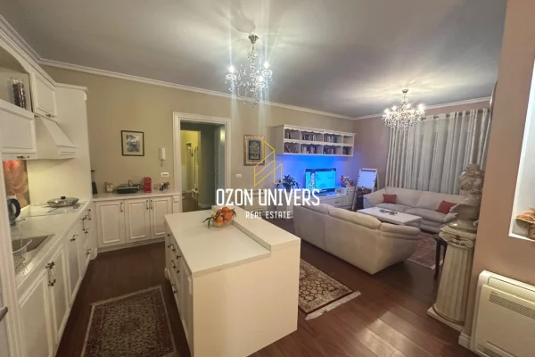 Appartamento in vendita a Tirana 2+1, Arredato