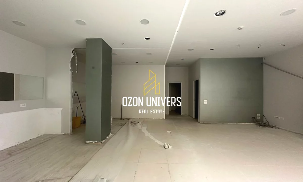 Ambient biznesi per Qira, Prane Globe tek Rruga Kavajes!