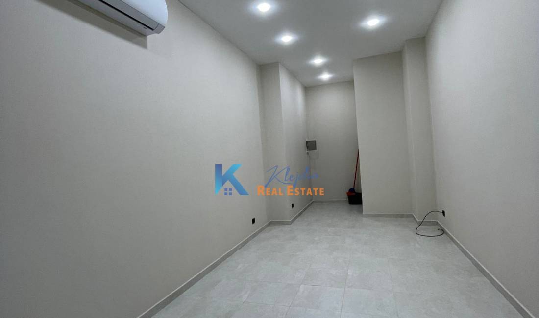 Dyqan per qira ne fillim te Rruges se Kavajes