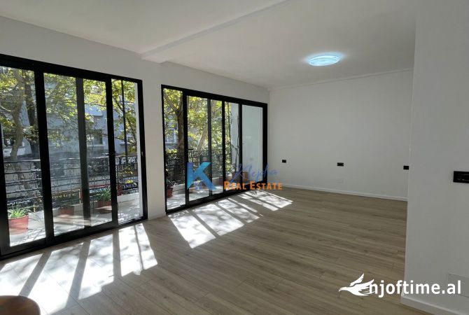 Ambiente Commerciale in Affitto 3+1 a Tirana - 1,200 Euro