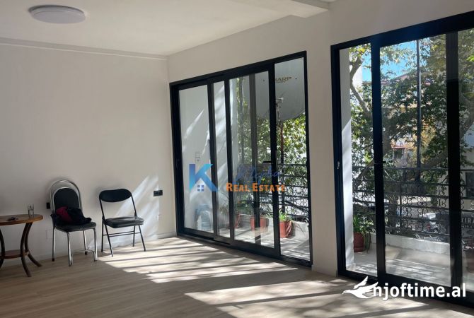 Ambiente Commerciale in Affitto 3+1 a Tirana - 1,200 Euro