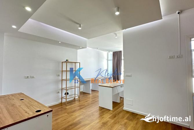 Ambiente Commerciale in Affitto 3+1 a Tirana - 800 Euro