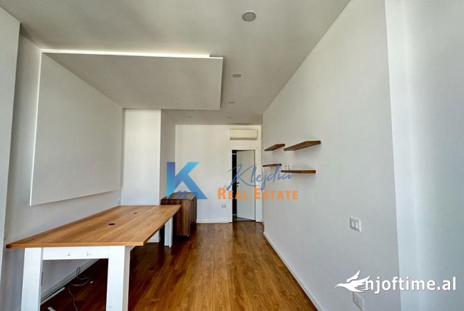 Ambiente Commerciale in Affitto 3+1 a Tirana - 800 Euro
