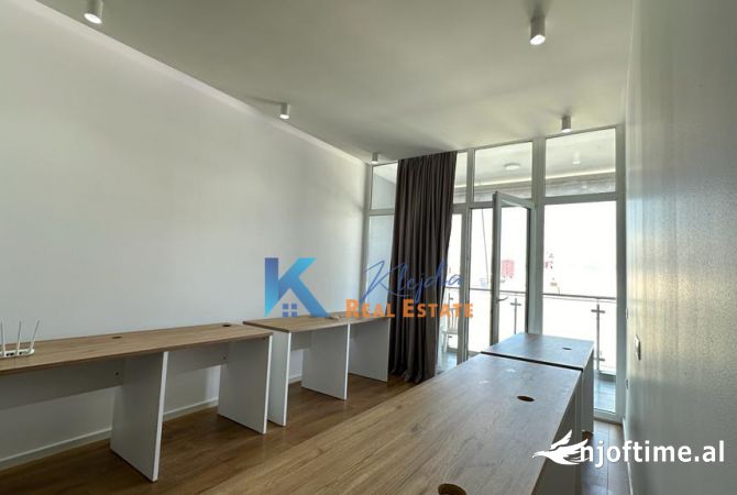 Ambient zyrash te Komuna e parisit, Kompleksi Kika 2