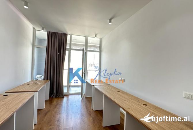 Ambient zyrash te Komuna e parisit, Kompleksi Kika 2