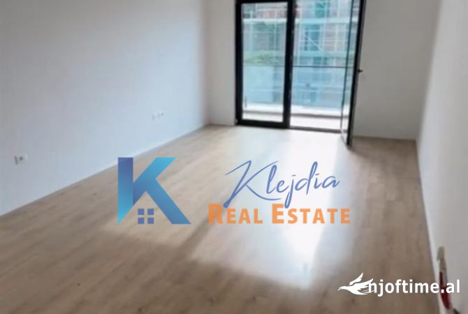 Ambiente Commerciale in Affitto 3+1 a Tirana - 700 Euro