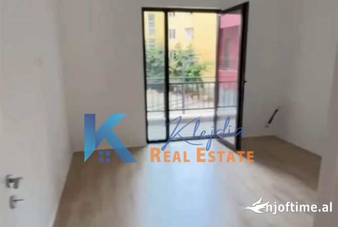 Ambiente Commerciale in Affitto 3+1 a Tirana - 700 Euro