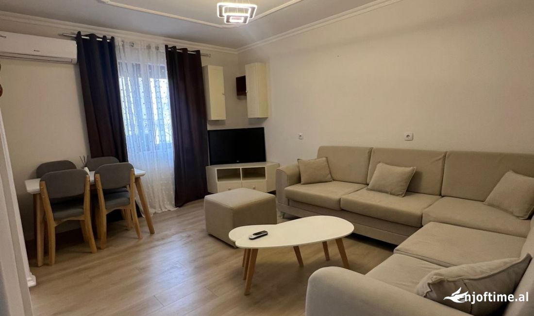 Shtepi ne shitje Apartament ne Tirane, 1+1, Mobilimi E mobiluar, Pagesa 90,000  Euro.