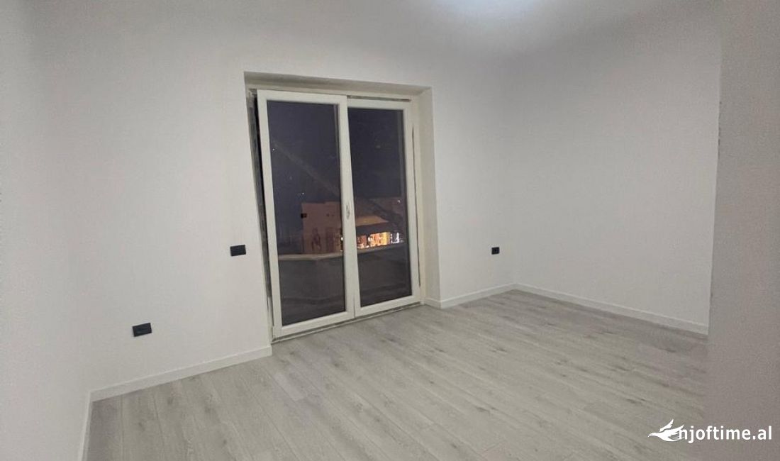 Ambient Zyrash per qira ne Myslym Shyr, NE RRUGE KRYESORE