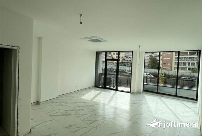 AMBIENT PER ZYRA ME QIRA TE LAKE VIEW RESIDENCE