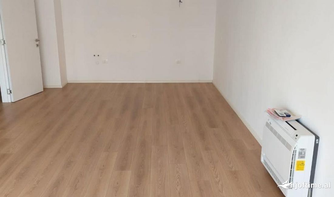 Ambient per zyre me qira te kompleksi Arlis, Rruga e Dibres