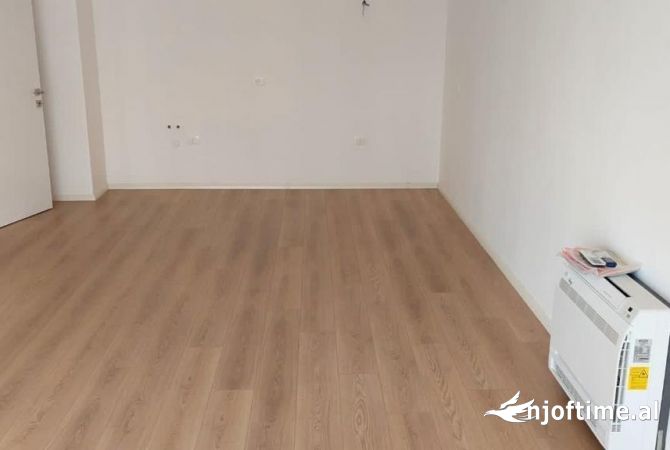 Ambient per zyre me qira te kompleksi Arlis, Rruga e Dibres