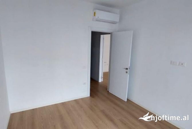 Ambient per zyre me qira te kompleksi Arlis, Rruga e Dibres