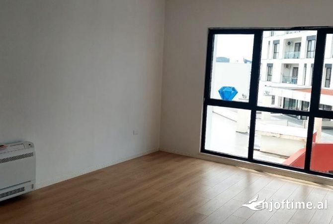 Ambient per zyre me qira te kompleksi Arlis, Rruga e Dibres