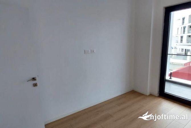 Ambient per zyre me qira te kompleksi Arlis, Rruga e Dibres