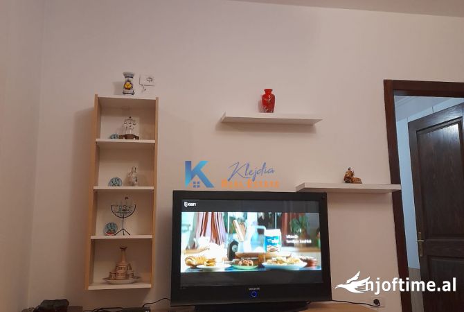 Shtepi me qera Apartament ne Tirane, 2+1, Mobilimi E mobiluar, Pagesa 550  Euro.