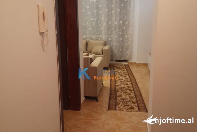 Shtepi me qera Apartament ne Tirane, 2+1, Mobilimi E mobiluar, Pagesa 550  Euro.