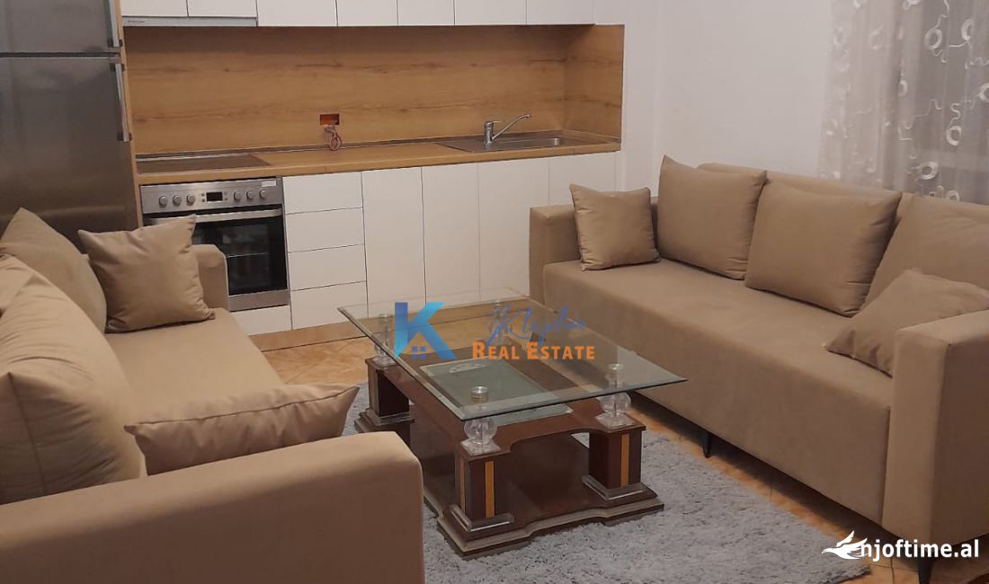 Shtepi me qera Apartament ne Tirane, 2+1, Mobilimi E mobiluar, Pagesa 550  Euro.