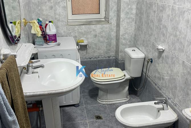 Shtepi me qera Apartament ne Tirane, 1+1, Mobilimi E mobiluar, Pagesa 500  Euro.