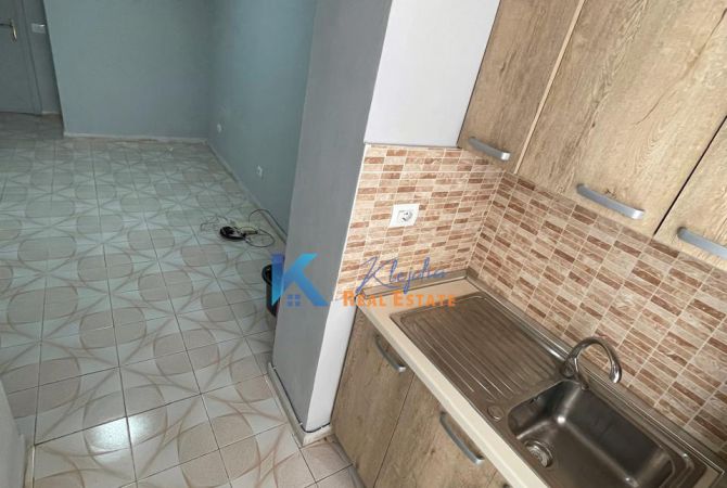 Dyqan per qira ne Myslym Shyr, pas Gjykates se Larte