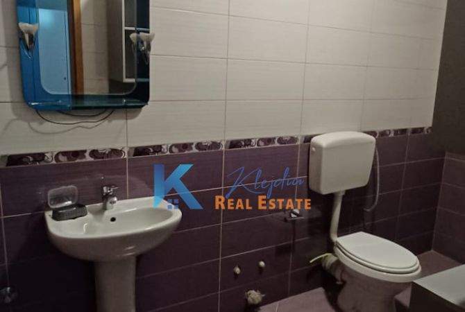 Shtepi me qera Apartament ne Tirane, 2+1, Mobilimi E mobiluar, Pagesa 60,000  Leke.