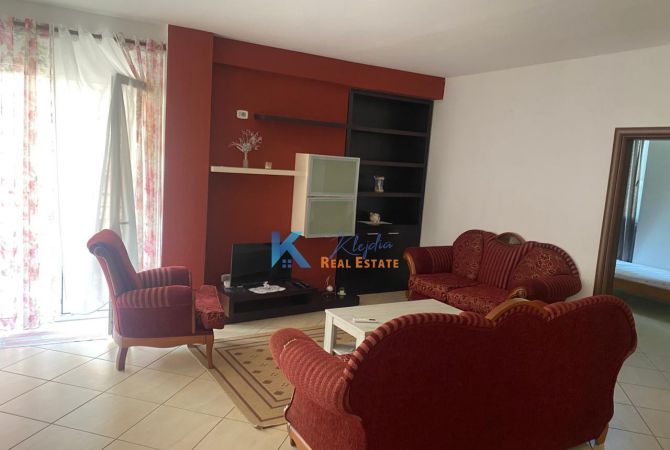 Shtepi me qera Apartament ne Tirane, 3+1, Mobilimi E mobiluar, Pagesa 500  Euro.