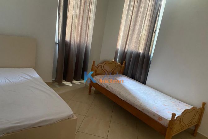 Shtepi me qera Apartament ne Tirane, 3+1, Mobilimi E mobiluar, Pagesa 500  Euro.