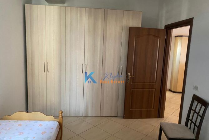 Shtepi me qera Apartament ne Tirane, 3+1, Mobilimi E mobiluar, Pagesa 500  Euro.