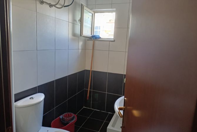 Shtepi ne shitje Apartament ne Tirane, 2+1, Mobilimi E mobiluar, Pagesa 158,000  Euro.