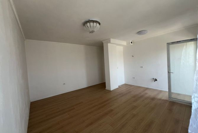 Shtepi ne shitje Apartament ne Tirane, 1+1, Mobilimi Bosh, pa mobiluar, Pagesa 87,000  Euro.