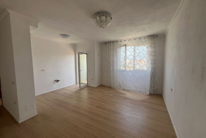 Shtepi ne shitje Apartament ne Tirane, 1+1, Mobilimi Bosh, pa mobiluar, Pagesa 87,000  Euro.