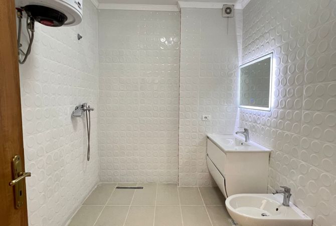 Shtepi ne shitje Apartament ne Tirane, 1+1, Mobilimi Bosh, pa mobiluar, Pagesa 87,000  Euro.