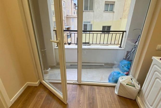 Zyre per qira ne Qender te Donika Center