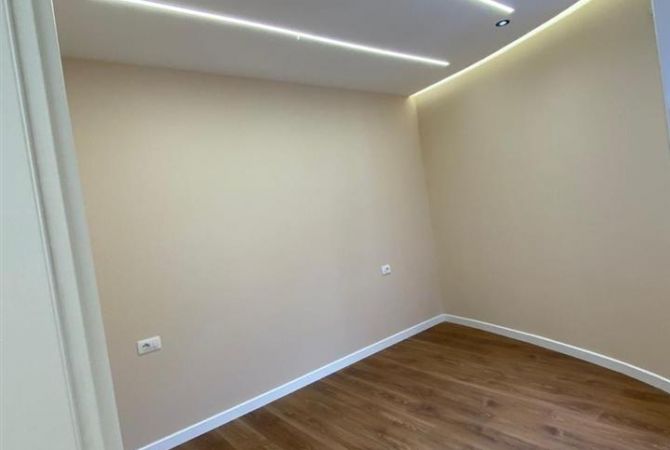 Zyre per qira ne Qender te Donika Center