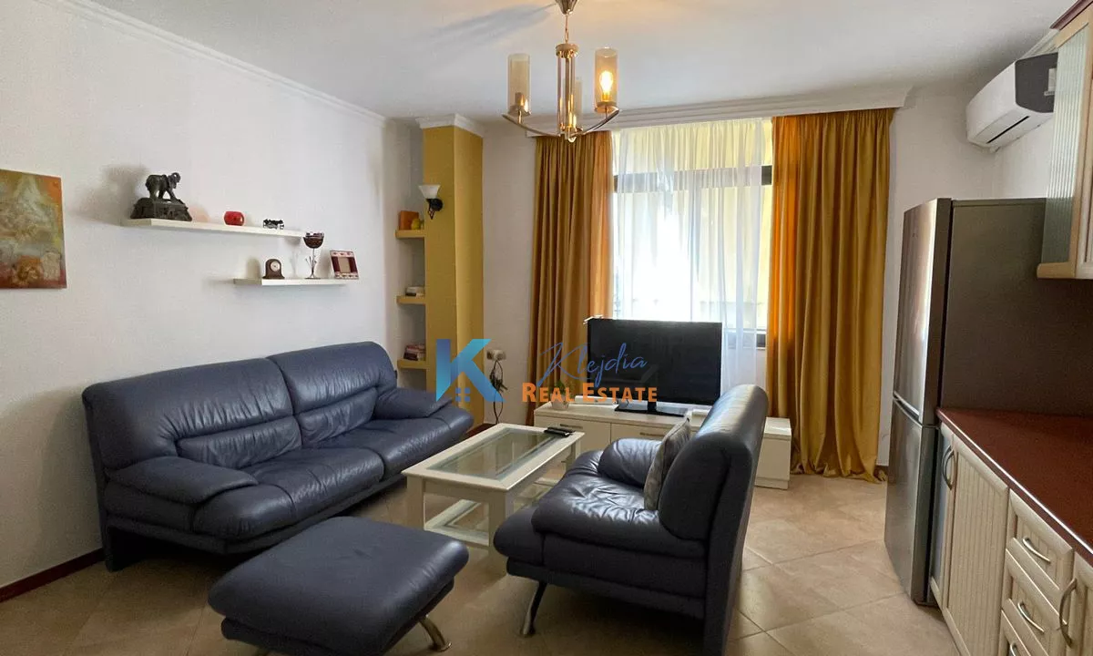 Shtepi me qera Apartament ne Tirane, 2+1, Mobilimi E mobiluar, Pagesa 700  Euro.