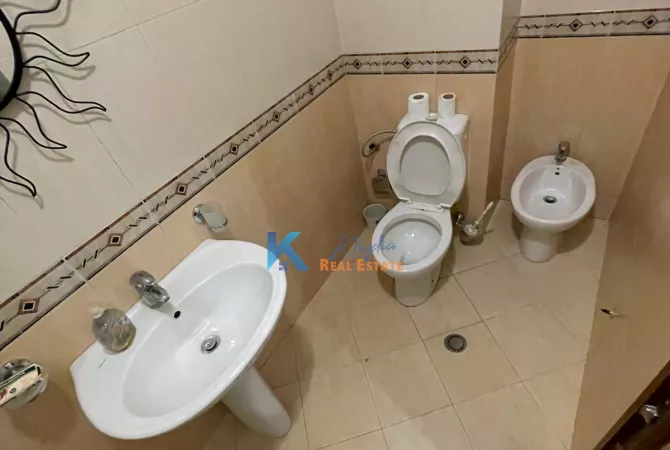 Shtepi me qera Apartament ne Tirane, 2+1, Mobilimi E mobiluar, Pagesa 700  Euro.