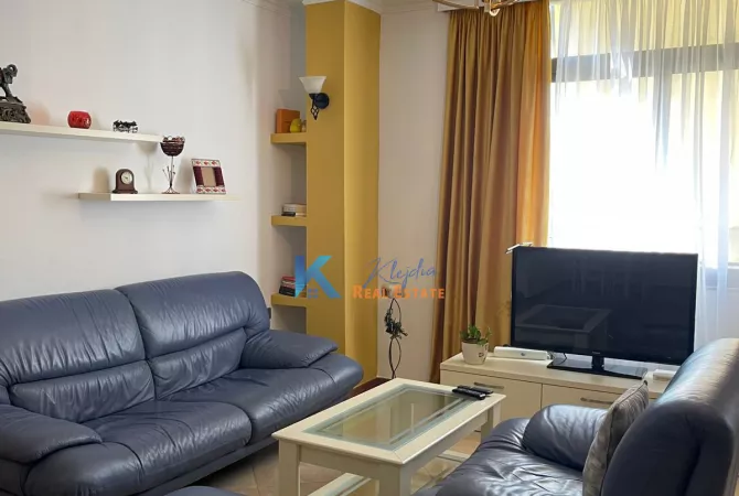 Shtepi me qera Apartament ne Tirane, 2+1, Mobilimi E mobiluar, Pagesa 700  Euro.