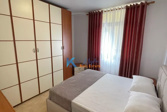 Shtepi me qera Apartament ne Tirane, 2+1, Mobilimi E mobiluar, Pagesa 700  Euro.