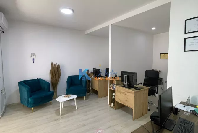 Business Property for Rent 1+1 in Tirana - 40,000 Leke