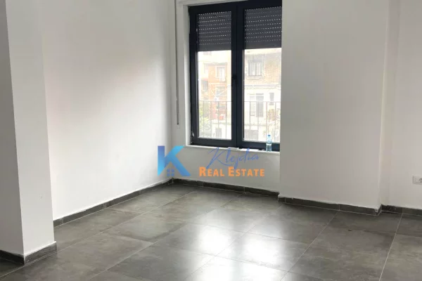 Business Property for Rent 3+1 in Tirana - 45,000 Leke