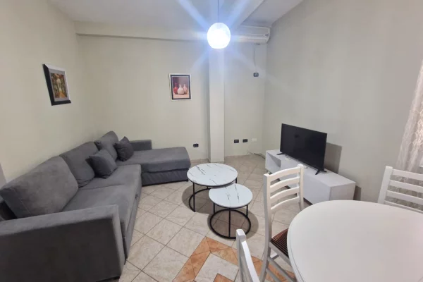 Apartament 1+1 me qira te Rruga e Kavajes, afer Xhamise