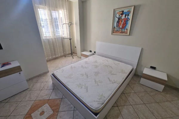 Shtepi me qera Apartament ne Tirane, 1+1, Mobilimi E mobiluar, Pagesa 550  Euro.