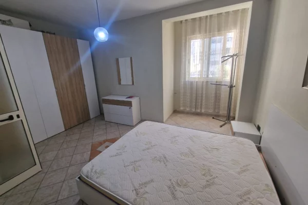 Shtepi me qera Apartament ne Tirane, 1+1, Mobilimi E mobiluar, Pagesa 550  Euro.