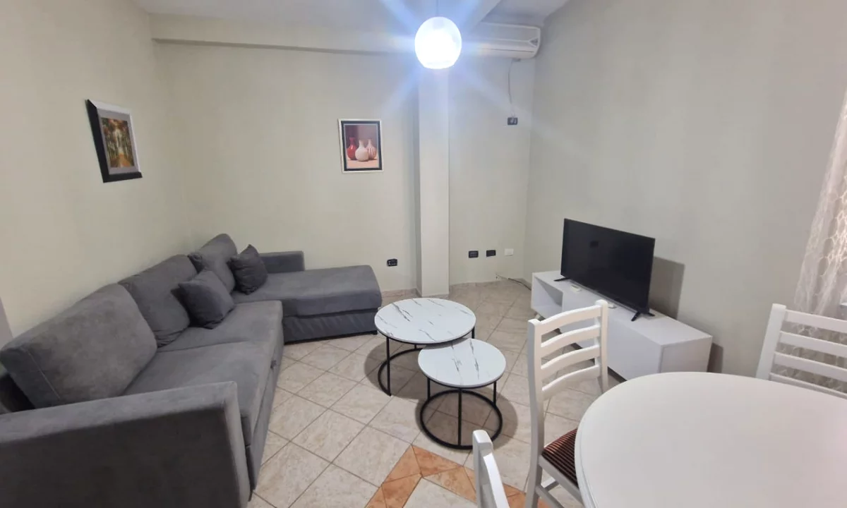 Shtepi me qera Apartament ne Tirane, 1+1, Mobilimi E mobiluar, Pagesa 550  Euro.
