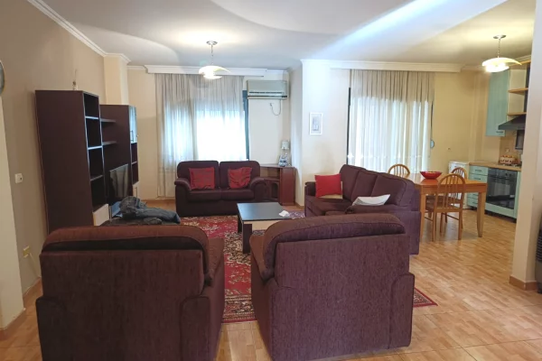 Apartament 2+1 me qira te Rruga e Kavajes, afer Kishes Katolike