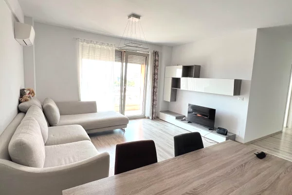 Shtepi me qera Apartament ne Tirane, 2+1, Mobilimi E mobiluar, Pagesa 850  Euro.
