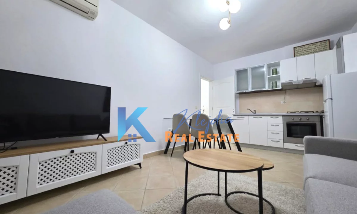 Shtepi me qera Apartament ne Tirane, 1+1, Mobilimi E mobiluar, Pagesa 650  Euro.