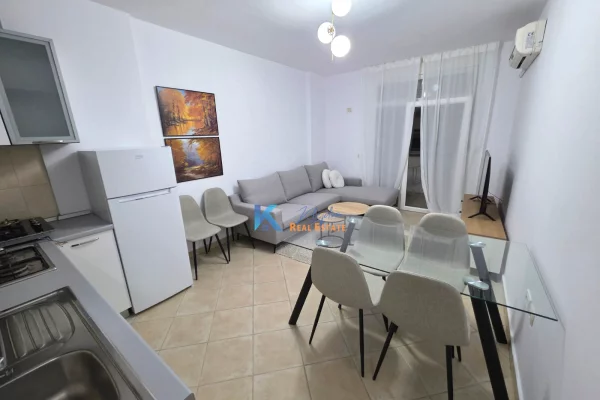 Shtepi me qera Apartament ne Tirane, 1+1, Mobilimi E mobiluar, Pagesa 650  Euro.