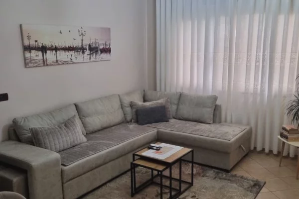 Shtepi me qera 1+1 ne Tirane - 60,000 Leke