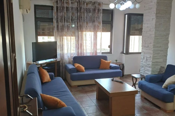 Shtepi me qera 2+1 ne Tirane - 60,000 Leke